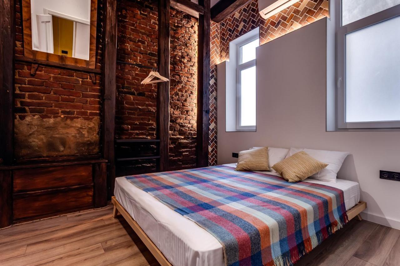 Leogrand Apartments On Kniazia Romana 6 Lviv Eksteriør billede