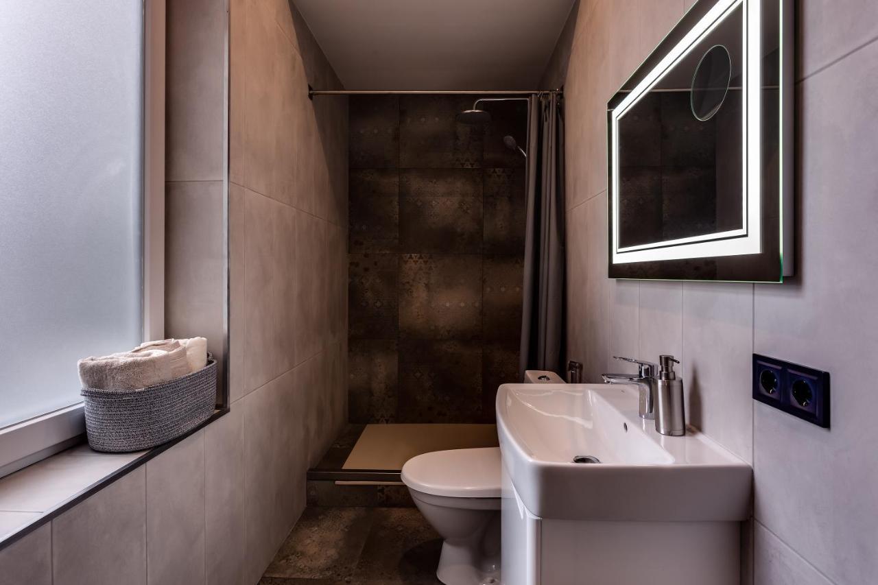 Leogrand Apartments On Kniazia Romana 6 Lviv Eksteriør billede