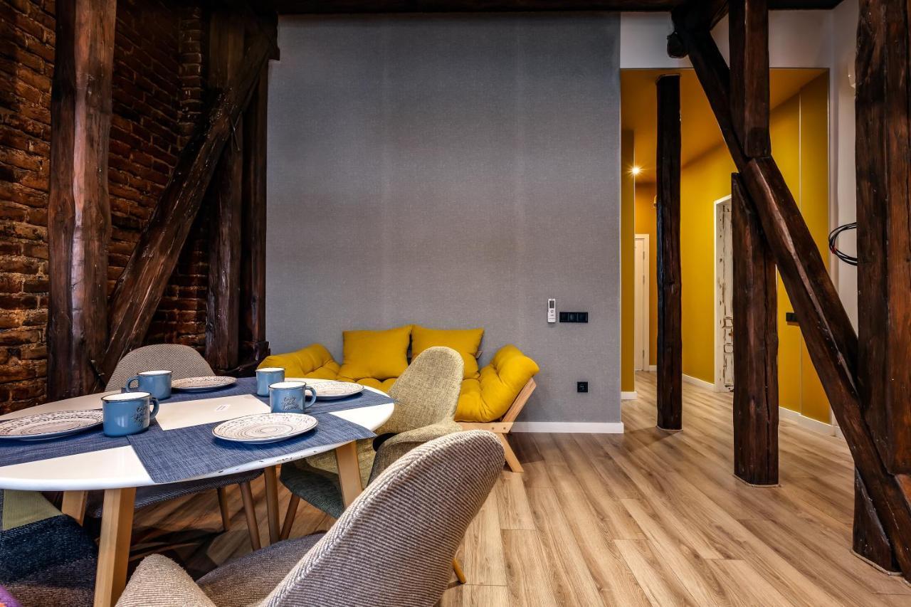 Leogrand Apartments On Kniazia Romana 6 Lviv Eksteriør billede